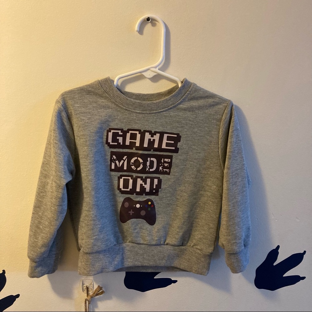 Toddler boys game on grey crew neck sweatshirt size 1-2y